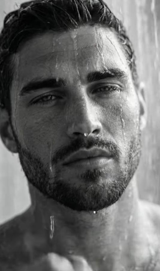 Primal Instinct — man onder douche